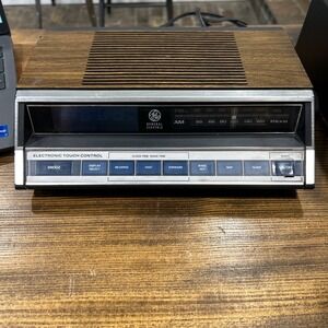 GE General Electric 7-4662A Vintage ELECTRONIC TOUCH AM/FM Alarm Clock Radio